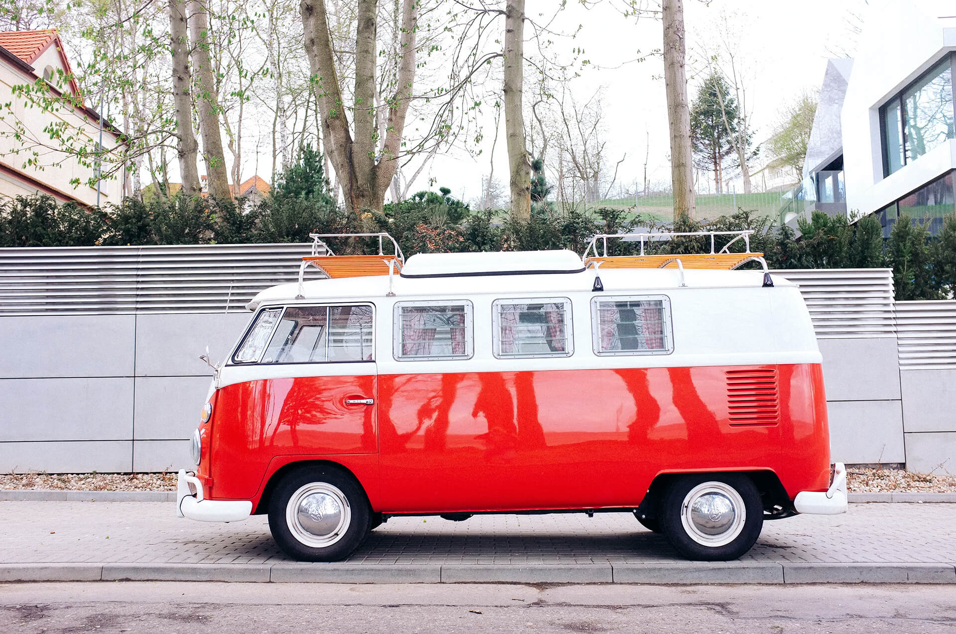 Roter klassischer Bus